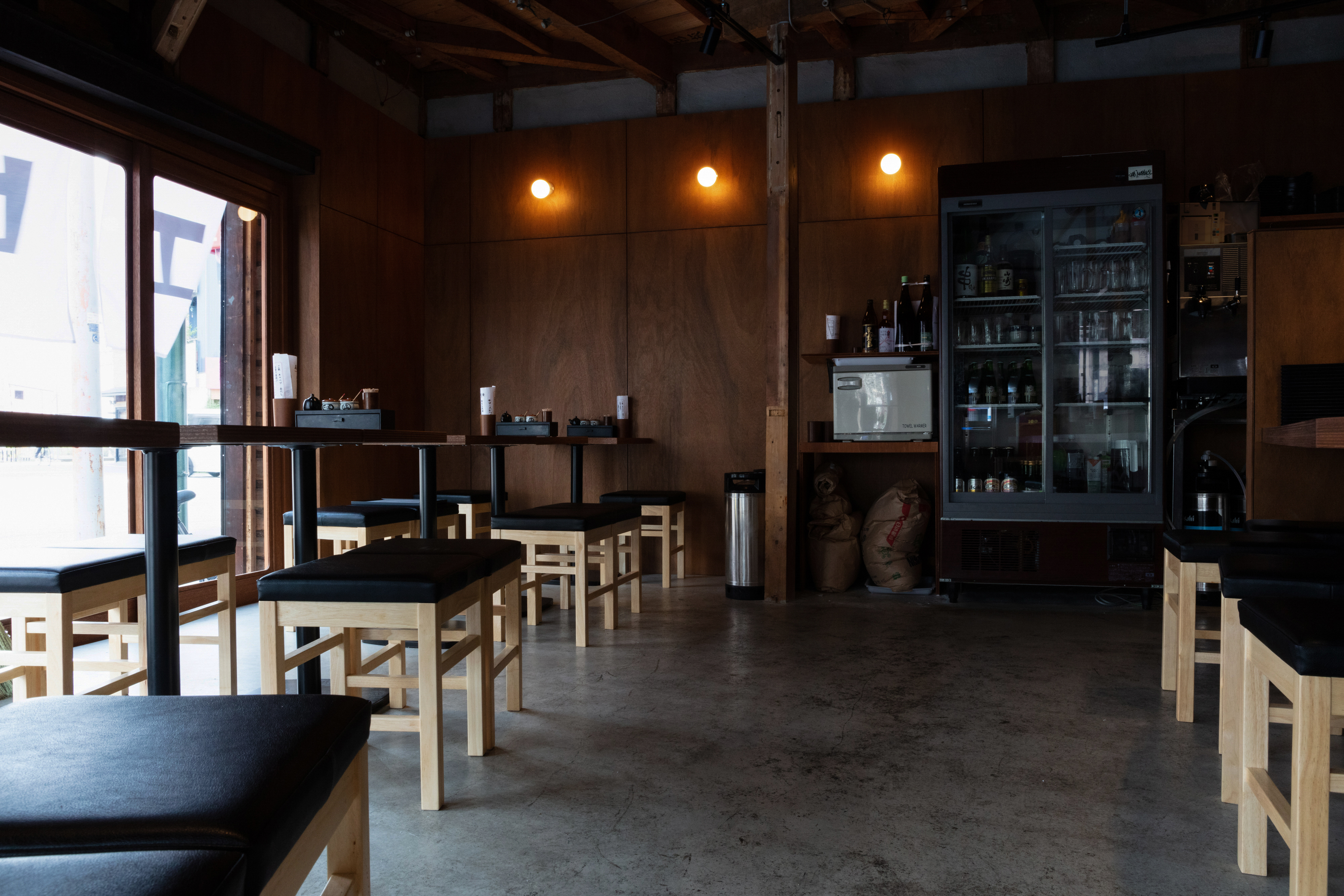 大阪府の串カツ居酒屋の内装デザイン事例(PLUMPLAN) 大阪府の串カツ居酒屋の内装デザイン事例(PLUMPLAN)